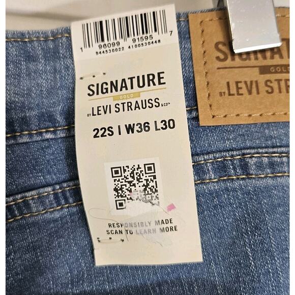 Levis Signature Totally Shaping Bootcut Light Wash High Rise Jeans 36x30 NWT - Picture 7 of 10